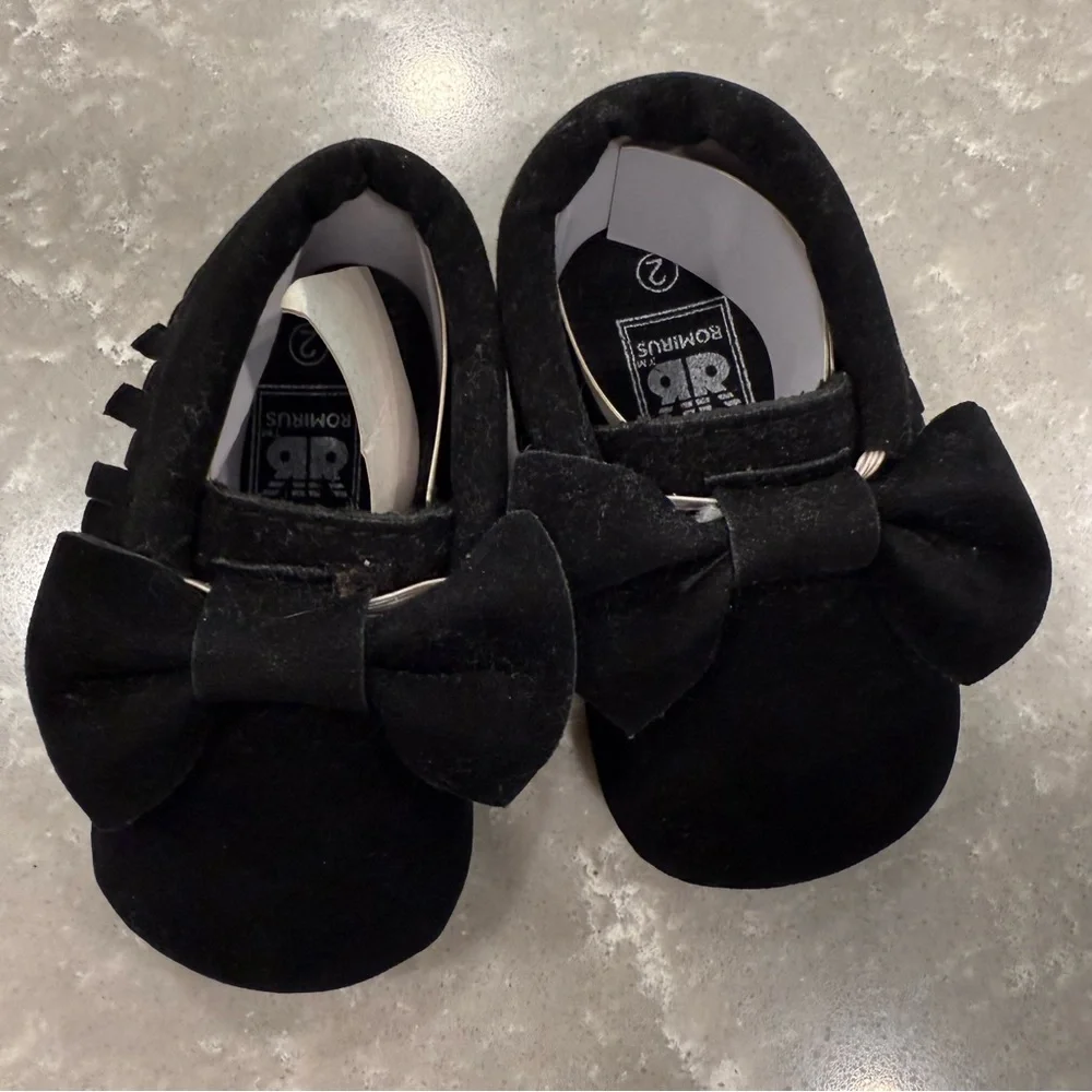 Romirus Black Velvet Fringe Bow Moccasins Size 2 NWOT